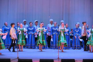 В Новотроицке с аншлагом прошел концерт народного ансамбля русской песни и танца «Изумруд»