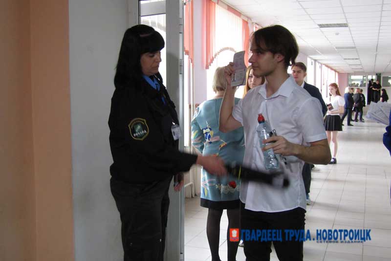 Новотроицкие выпускники сегодня сдают ЕГЭ по трем предметам