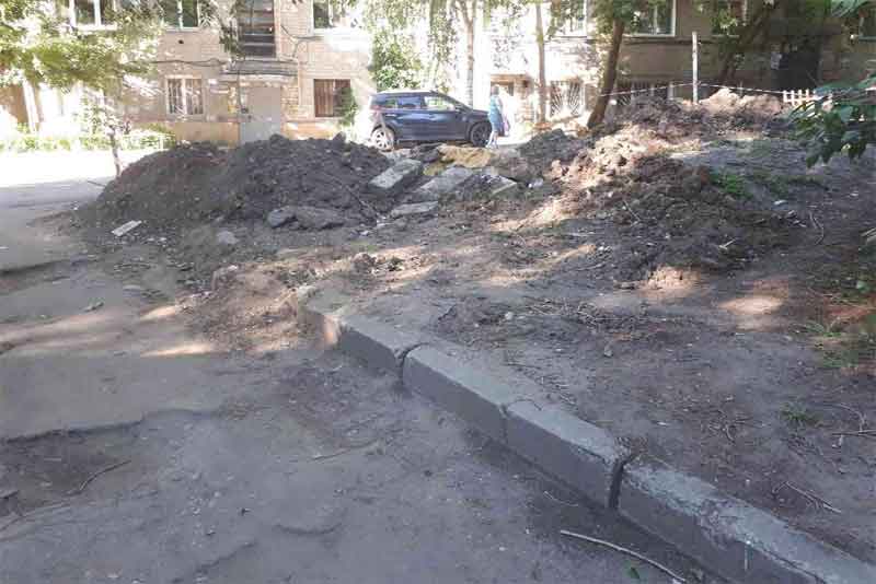 Ремонт провели – асфальтовое покрытие не восстановили…