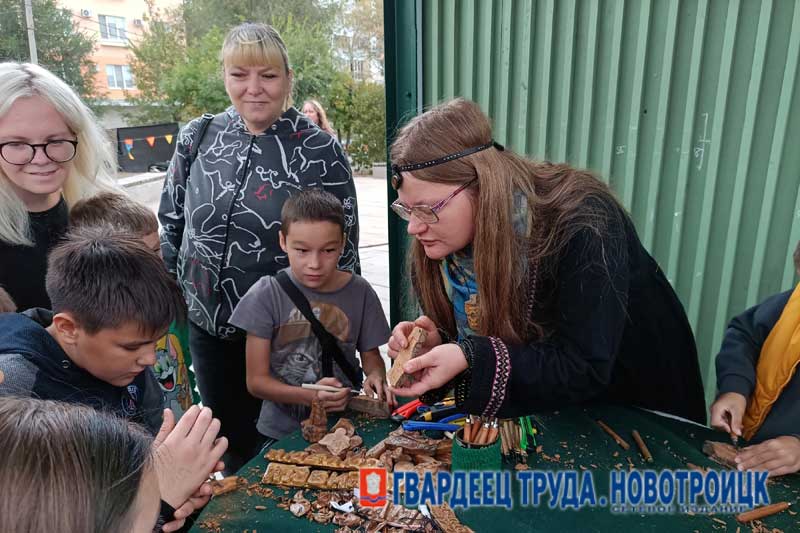 Новотройчане и гости города смогли окунуться в средневековую историю на  фестивале «Наследие мастеров. Ремесленный путь»