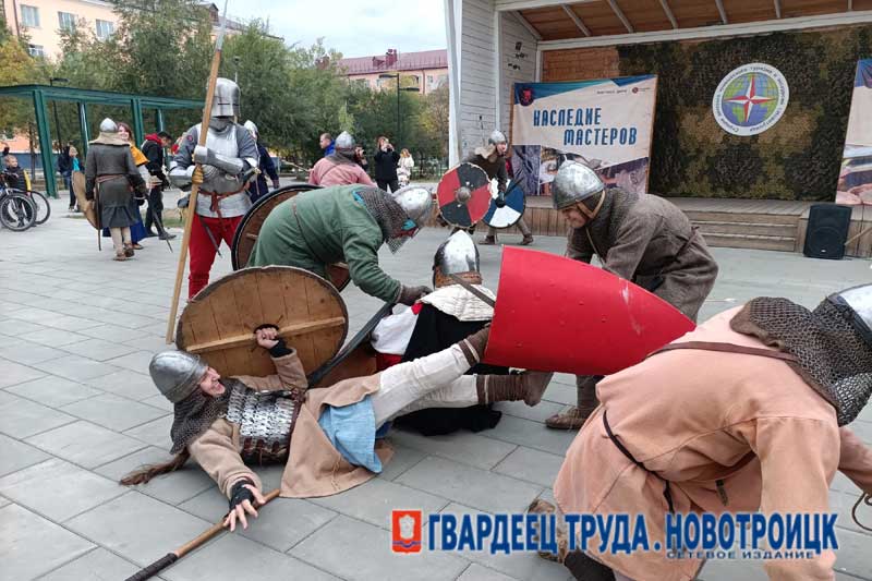 Новотройчане и гости города смогли окунуться в средневековую историю на  фестивале «Наследие мастеров. Ремесленный путь»