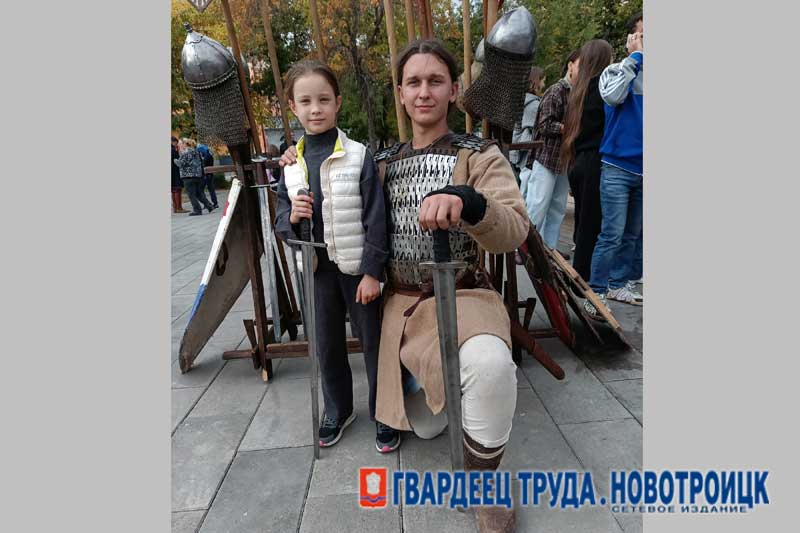 Новотройчане и гости города смогли окунуться в средневековую историю на  фестивале «Наследие мастеров. Ремесленный путь»