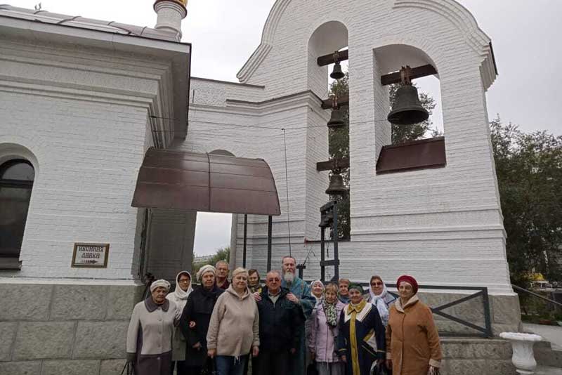 Новотроицкие активисты «Активного долголетия» погрузились в атмосферу архитектурного великолепия старейшего православного  храма