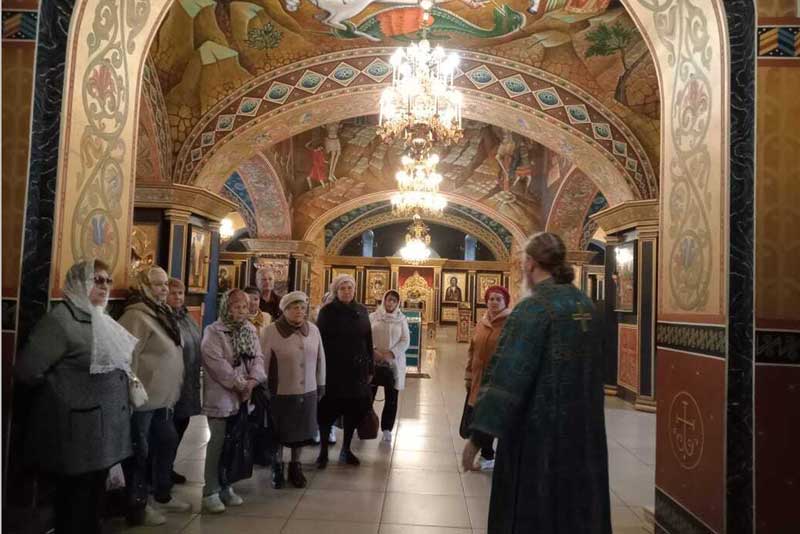 Новотроицкие активисты «Активного долголетия» погрузились в атмосферу архитектурного великолепия старейшего православного  храма