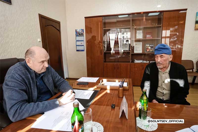 Евгений Солнцев во время рабочей поездки в Кваркенский район провел личный прием жителей