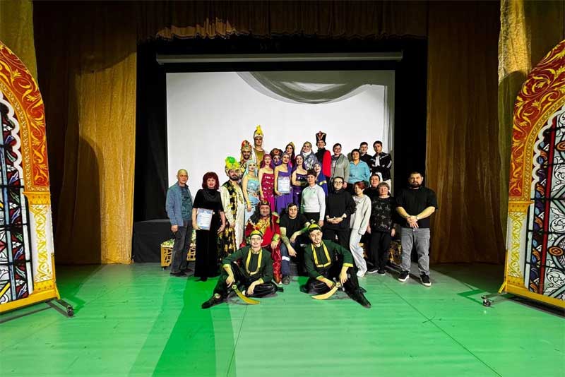  Оренбургский театр музыкальной комедии показал в подшефном Перевальском округе ЛНР новогодние представления