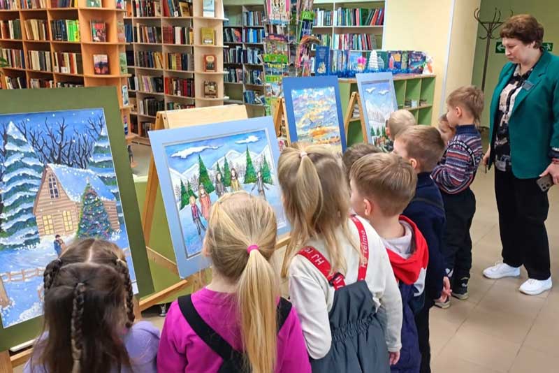 Модельная Библиотека семейного чтения Новотроицка создает «Цветочное настроение» и приглашает в «Зимнюю сказку»
