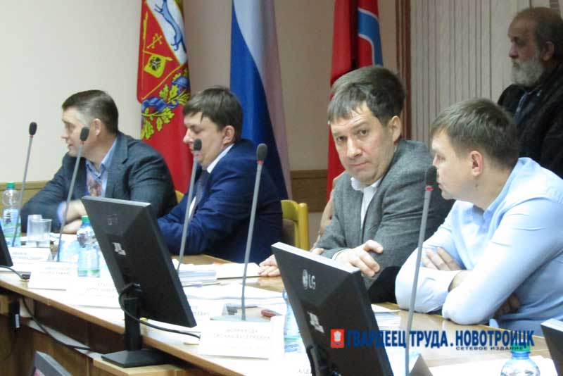 Сегодня новотроицкие депутаты приняли бюджет города на 2026 год