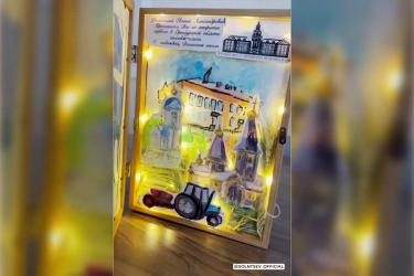 Учащиеся из Пономаревского района подарили Евгению Солнцеву картину, которую нарисовали сами