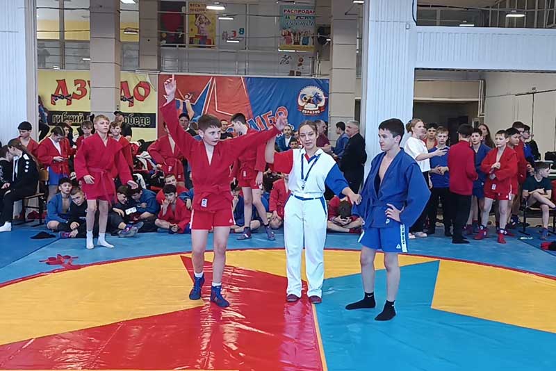 Юные новотроцкие самбисты вернулись с межрегиональных соревнований с наградами