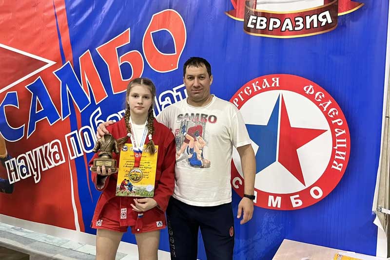 Юные новотроцкие самбисты вернулись с межрегиональных соревнований с наградами