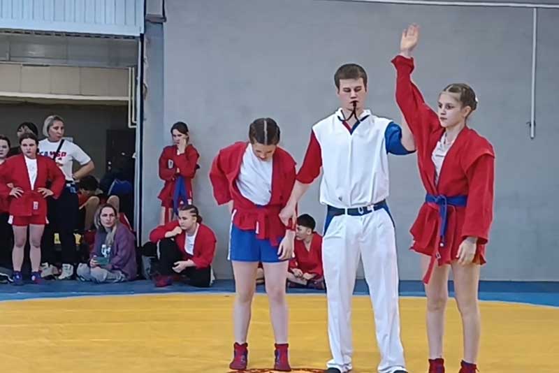 Юные новотроцкие самбисты вернулись с межрегиональных соревнований с наградами