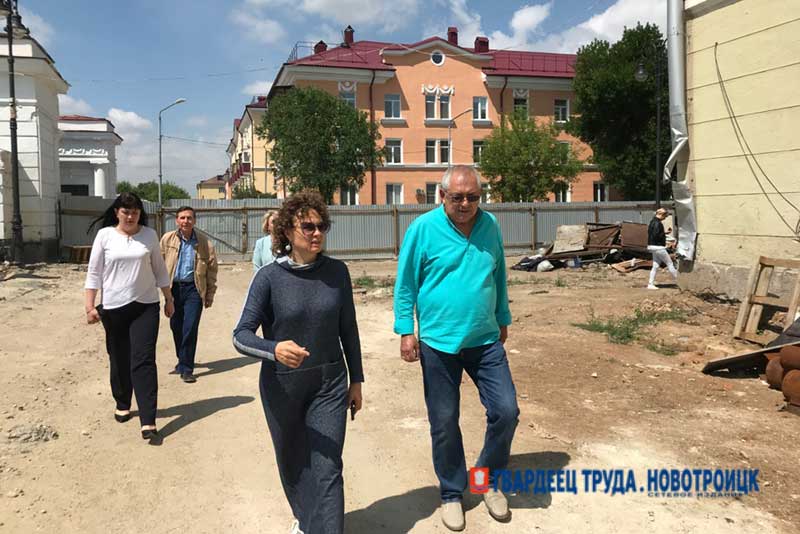 Евгения Шевченко оценила ход  ремонтных работ на объектах культуры Новотроицка