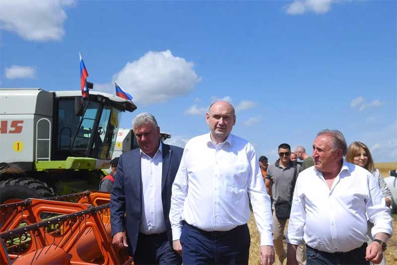 Уже более миллиона тонн зерна намолотили аграрии Оренбуржья
