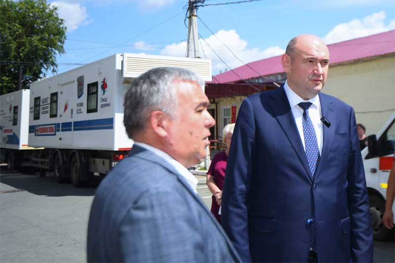 Евгений Солнцев посетил ряд социальных объектов в Сакмарском районе