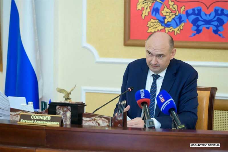 Евгений Солнцев возложил ответственность за несоблюдение сроков сдачи значимых социальных объектов на глав муниципалитетов