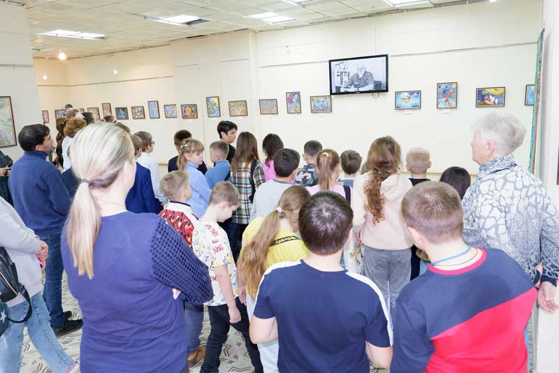 Экспозицию «МЫ – дети Космоса» (0+) могут увидеть новотройчане