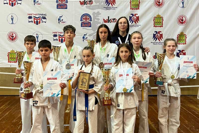Юные каратисты Новотроицка успешно выступили на соревнованиях в Пензе