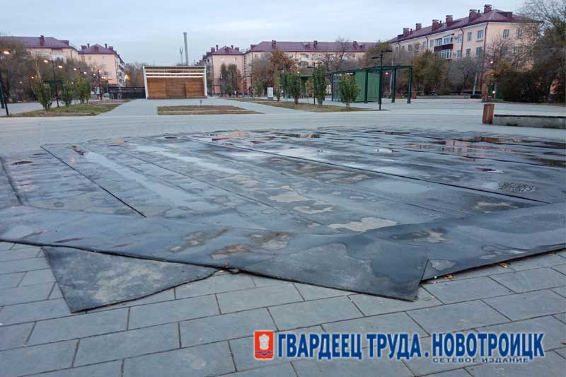 В Новотроицке работу  фонтана на площади имени  Ленина на зиму перевели в «спящий» режим