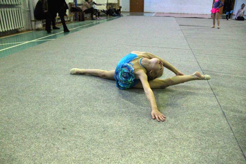 Юные новотройчанки осваивают  художественную гимнастику