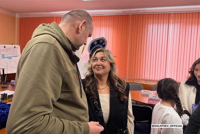 Евгений Солнцев исполнил новогоднее желание девочки Амалии из Перевальска Луганской Народной Республики