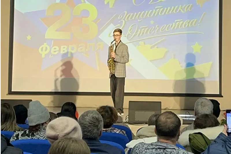 Жители села Хабарное в ходе благотворительного концерта собрали средства в поддержку бойцов СВО