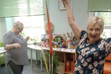 Специалисты Комплексного Центра социального обслуживания населения Новотроицка организовали для пенсионеров веселую рыбалку