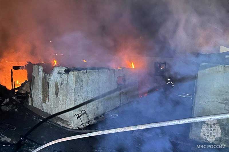 Минувшей ночью в Орске тушили крупный пожар