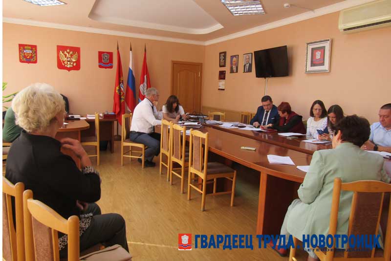 Олег Папунин на связи с жителями Новотроицка