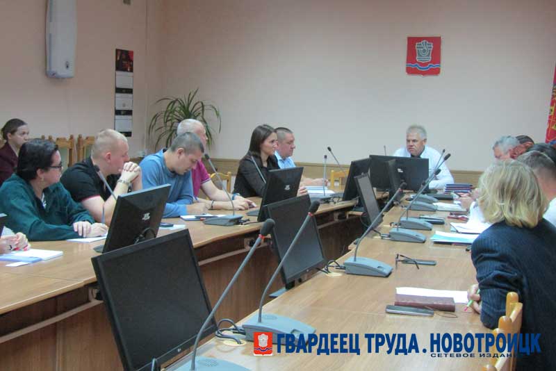 В Новотроицке обсуждается возможность передачи контейнерных площадок на обслуживание управляющим компаниям