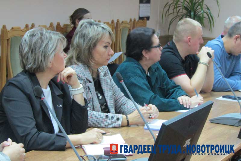 В Новотроицке обсуждается возможность передачи контейнерных площадок на обслуживание управляющим компаниям