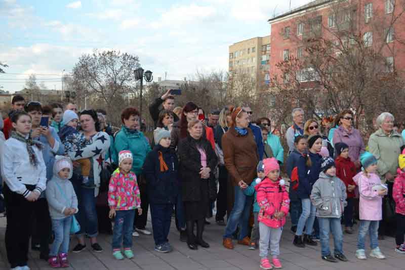 У мемориала «Вечно живым» прошла акция «Георгиевская ленточка»