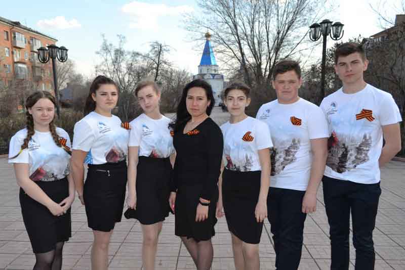 У мемориала «Вечно живым» прошла акция «Георгиевская ленточка»