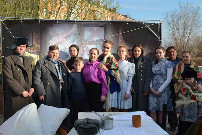 У мемориала «Вечно живым» прошла акция «Георгиевская ленточка»