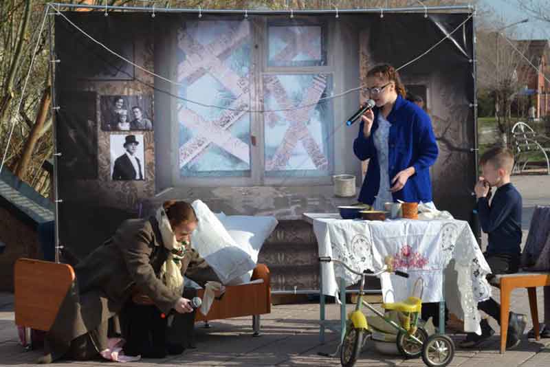 У мемориала «Вечно живым» прошла акция «Георгиевская ленточка»