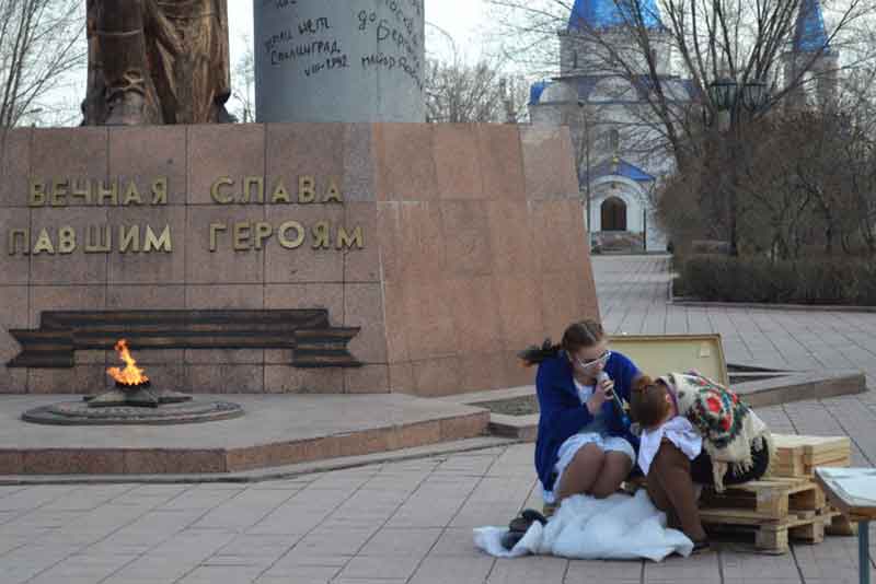 У мемориала «Вечно живым» прошла акция «Георгиевская ленточка»