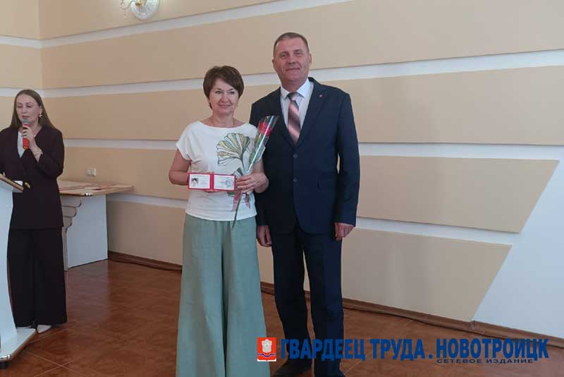 Портреты лучших новотройчан занесены на городскую Доску Почета