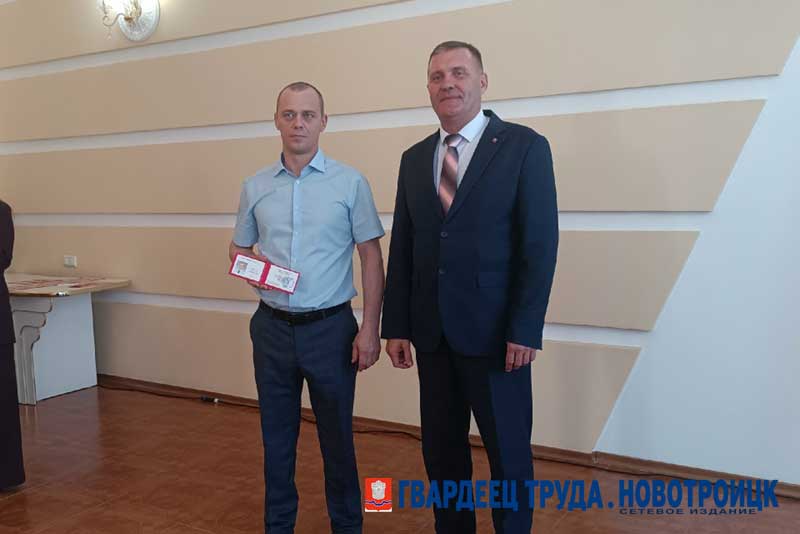 Портреты лучших новотройчан занесены на городскую Доску Почета