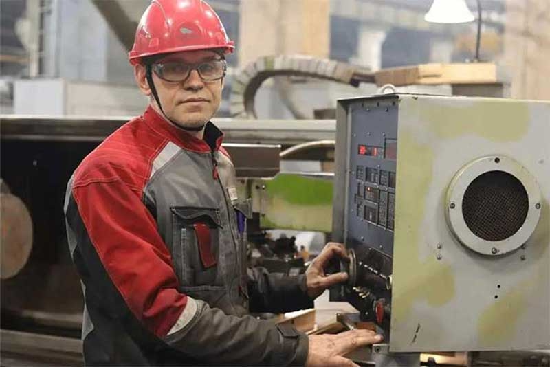 Оператору станков с программным управлением Уральской Стали Игорю Приходько присвоено звание «Заслуженный машиностроитель Российской Федерации»