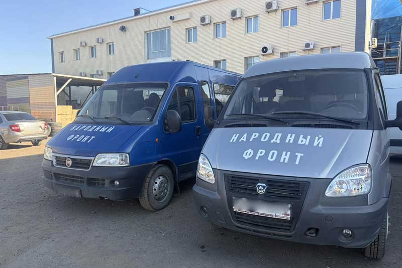Работники налоговой службы Оренбуржья передали бойцам СВО семь автомобилей