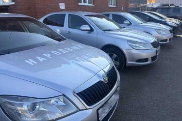 Работники налоговой службы Оренбуржья передали бойцам СВО семь автомобилей