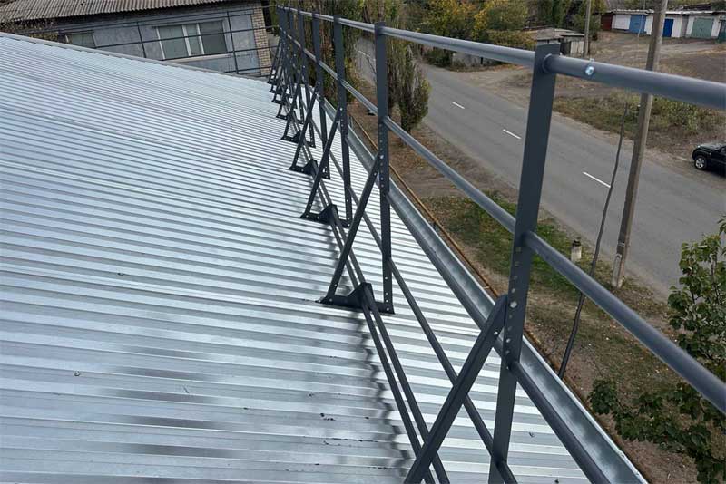 В подшефном Перевальске специалисты из Оренбуржья завершают намеченные на строительный сезон работы