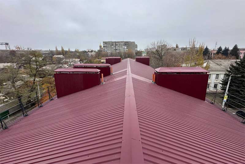 В подшефном Перевальске специалисты из Оренбуржья завершают намеченные на строительный сезон работы