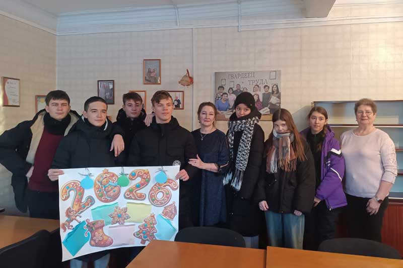 Давние друзья новотроицкой газеты «Гвардеец труда» поздравили коллектив с новогодними праздниками