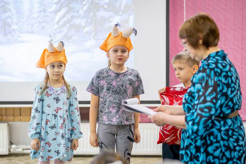 Новотроицкие библиотекари устроили зимний праздник для детей и их родителей