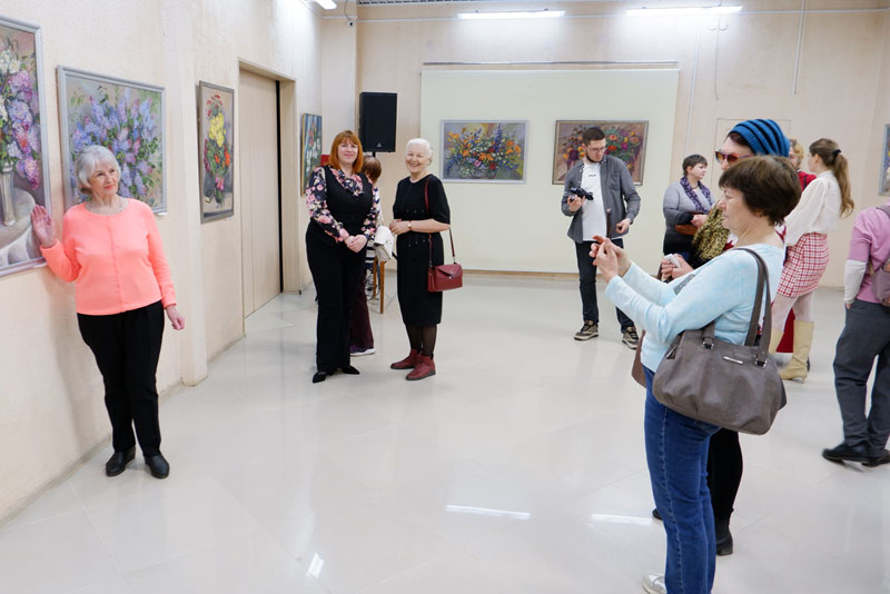 «Цветочные фантазии»  Натальи Старостиной создают весеннее настроение (0+)