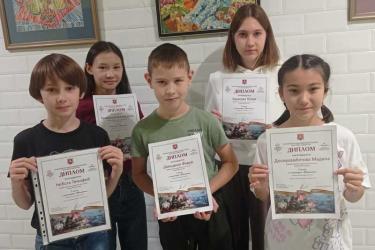 Юные художники Новотроицка успешно представили родной город на республиканском конкурсе «Без срока давности»