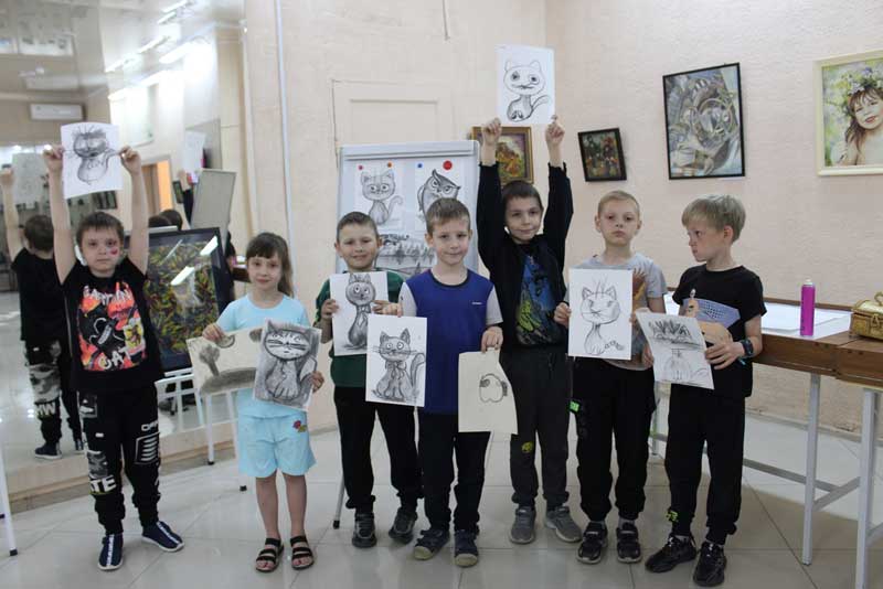 «Чёрным по белому»: в музейно-выставочном комплексе Новотроицка прошел мастер-класс по рисованию углем