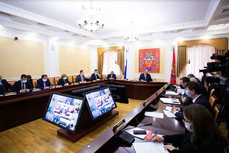 Денис Паслер поручил взять на контроль вопрос подачи тепла в Новотроицке