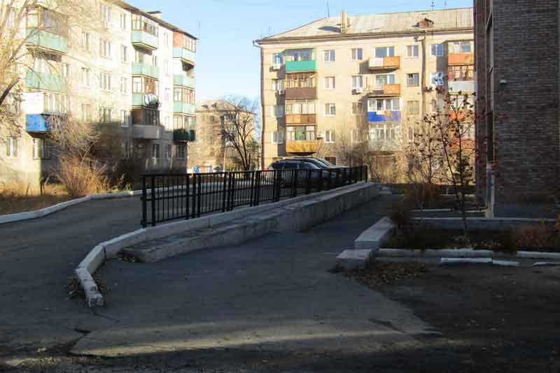 Во дворах Новотроицка устанавливают малые архитектурные формы